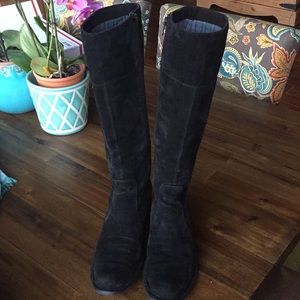 Black suede leather Born boots in good condition